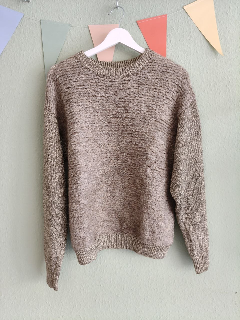 Beige strukturerad stickad tröja